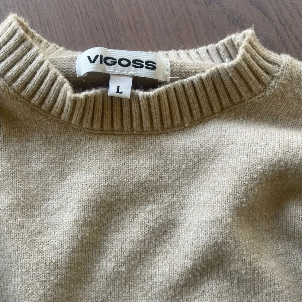 Vigoss Women's Beige Striped Crew Neck Sweater